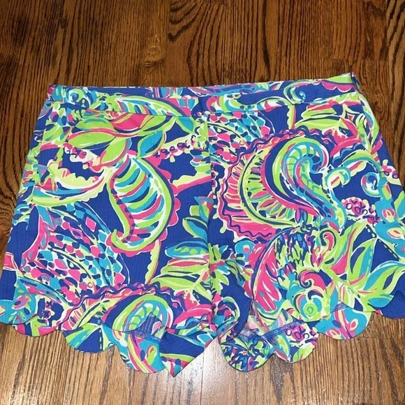 Lilly Pulitzer Magnolia Scallop Short Toucan Play size 10 NWOT - Picture 2 of 6
